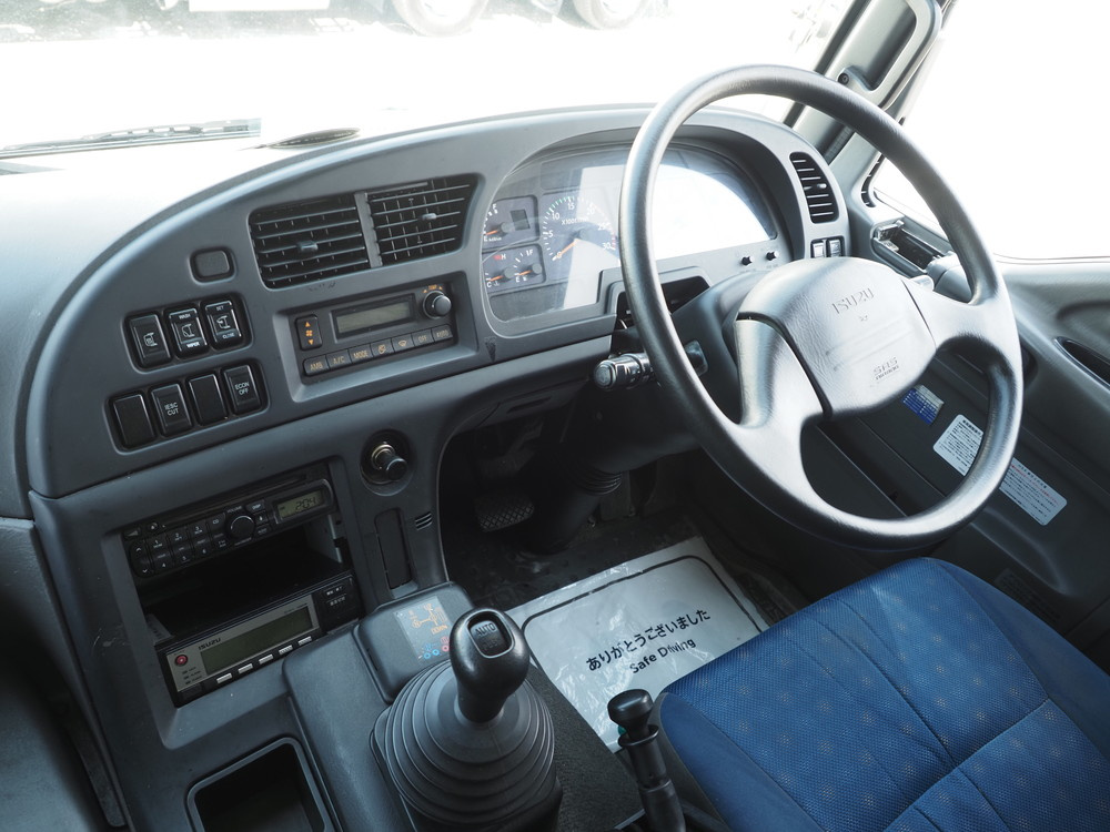 いすゞ ギガ ウイング車 大型 QKG-CYJ77A 年式 H27[写真32]