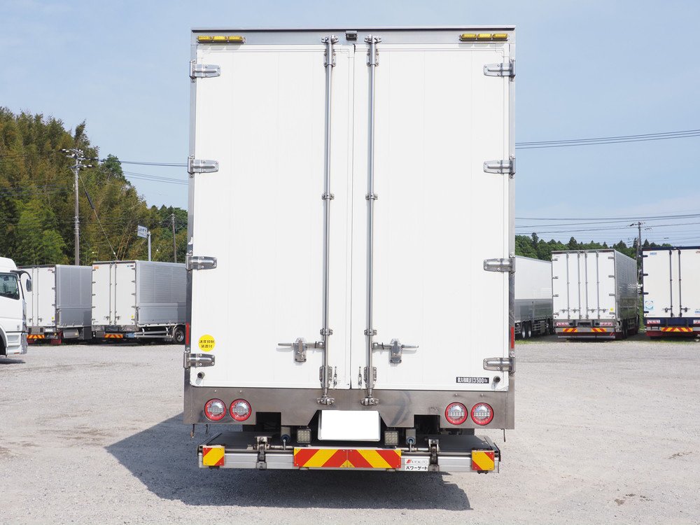 いすゞ ギガ ウイング車 大型 QKG-CYJ77B 年式 H29[写真06]