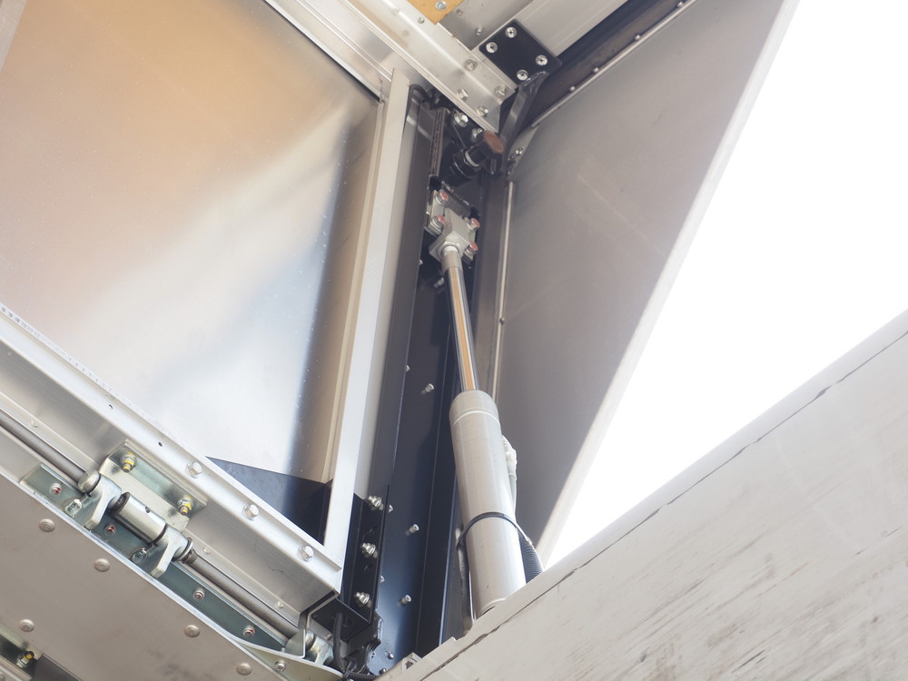 いすゞ ギガ ウイング車 大型 QKG-CYJ77B 年式 H29[写真13]