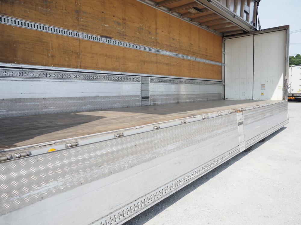 いすゞ ギガ ウイング車 大型 QKG-CYJ77B 年式 H29[写真22]