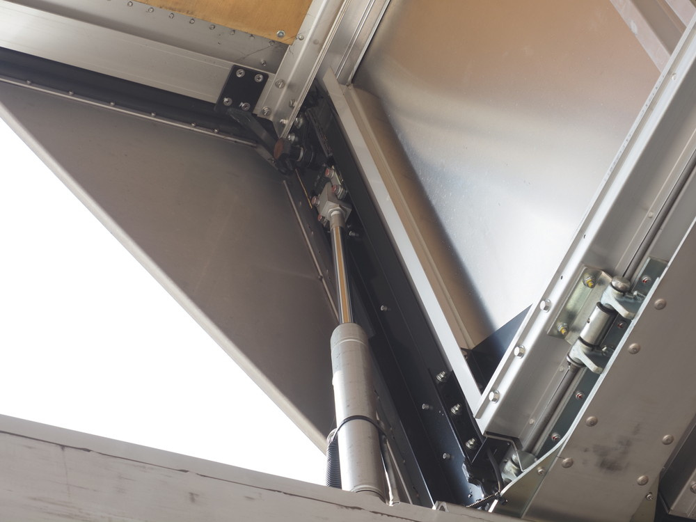 いすゞ ギガ ウイング車 大型 QKG-CYJ77B 年式 H29[写真19]