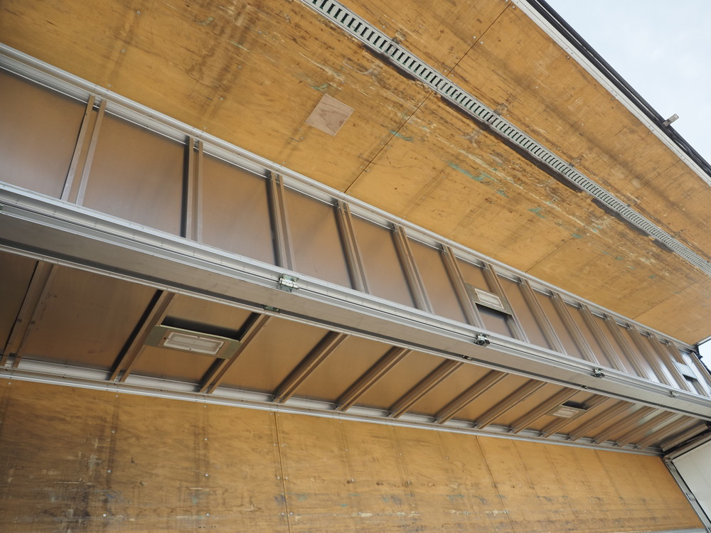 いすゞ ギガ ウイング車 大型 QKG-CYJ77B 年式 H29[写真23]