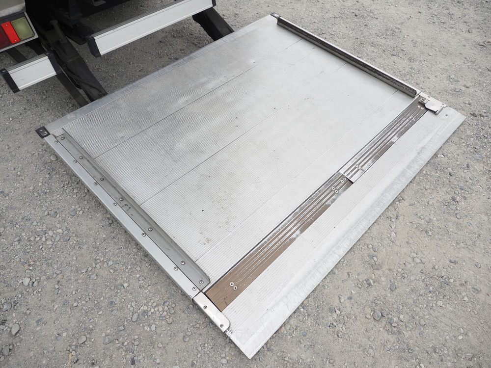 いすゞ エルフ バン車 小型 TPG-NMR85AN 年式 H27[写真15]