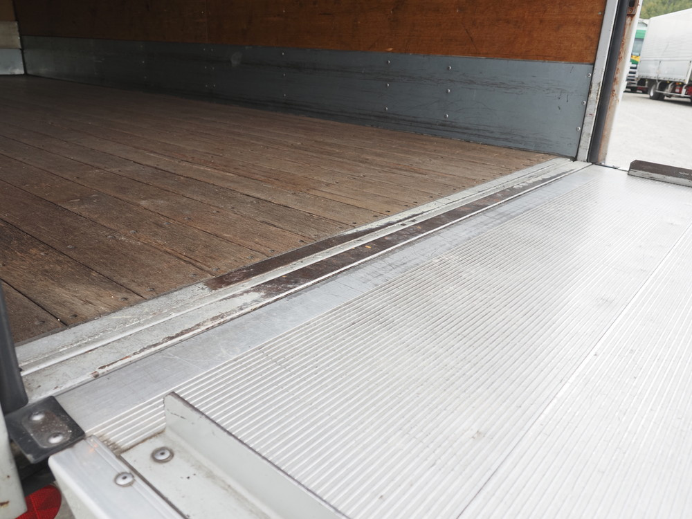 いすゞ エルフ バン車 小型 TPG-NMR85AN 年式 H27[写真16]