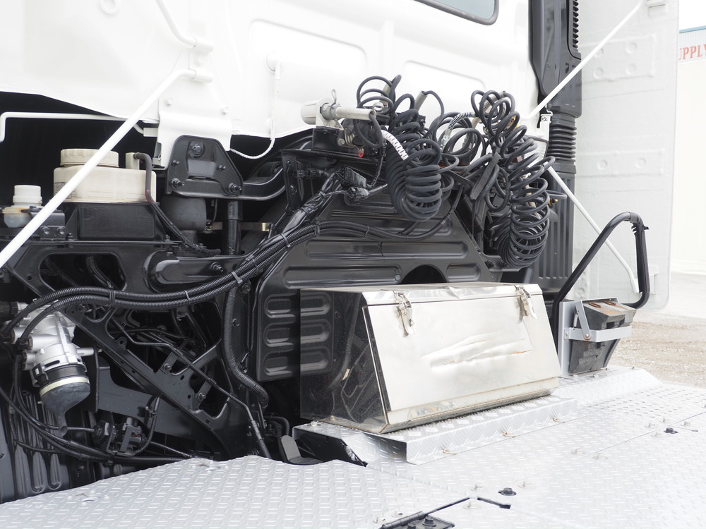 日野 プロフィア トラクタ 大型 QKG-SH1EDAG 年式 H26[写真17]