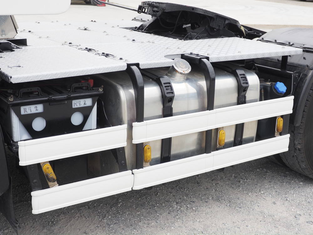 日野 プロフィア トラクタ 大型 QKG-SH1EDAG 年式 H26[写真11]