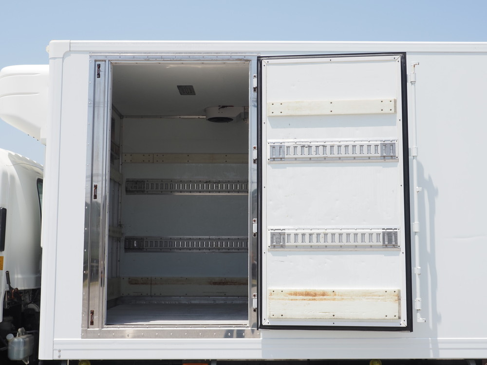 いすゞ フォワード 冷凍バン 中型 PKG-FRR90T2 年式 H22[写真08]