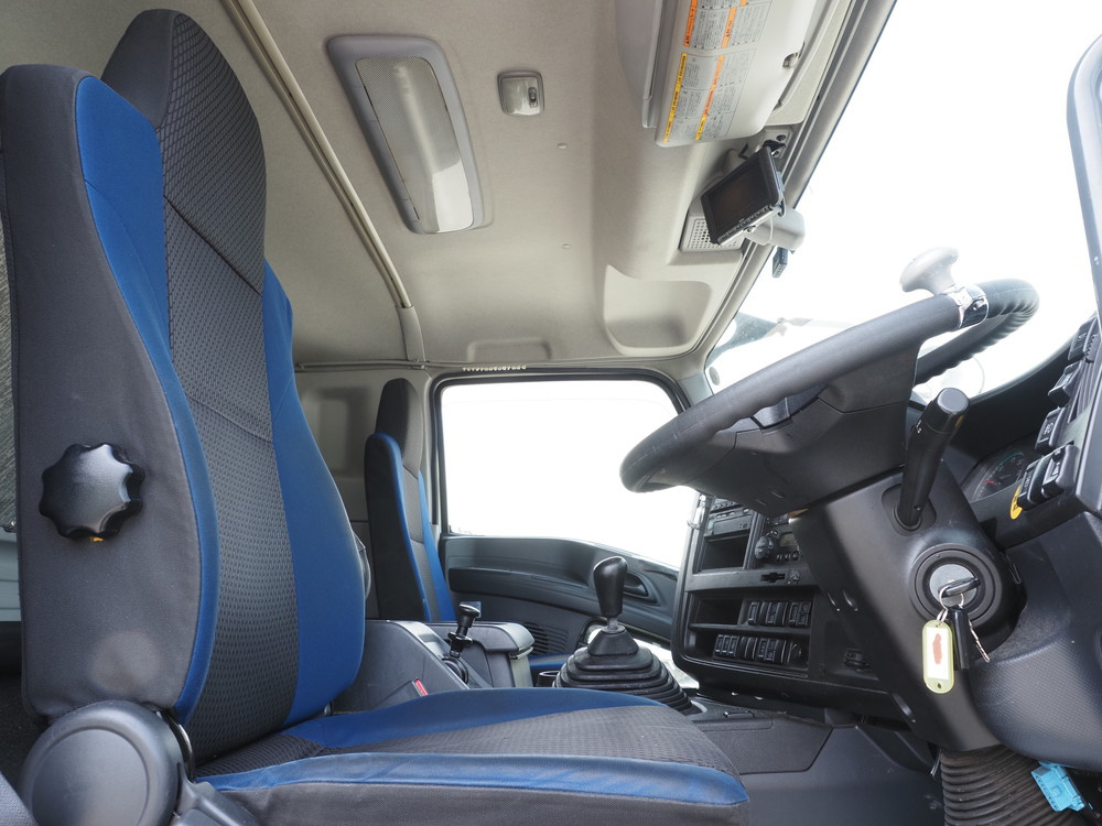 いすゞ ギガ ウイング車 大型 QKG-CYJ77B 年式 H28[写真30]