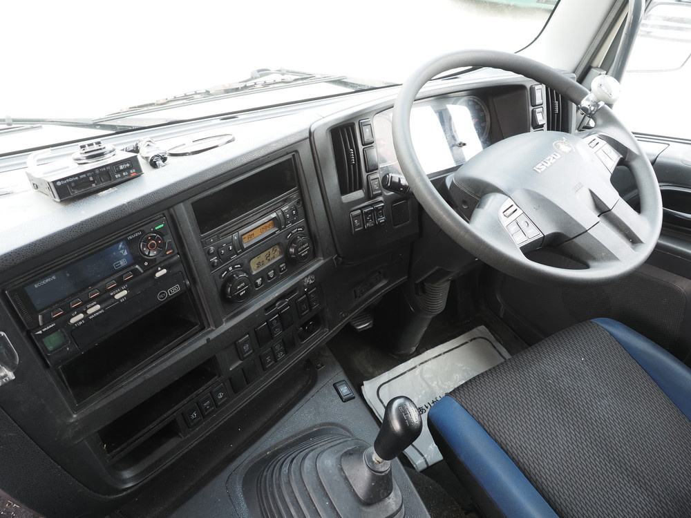 いすゞ ギガ ウイング車 大型 QKG-CYJ77B 年式 H28[写真32]
