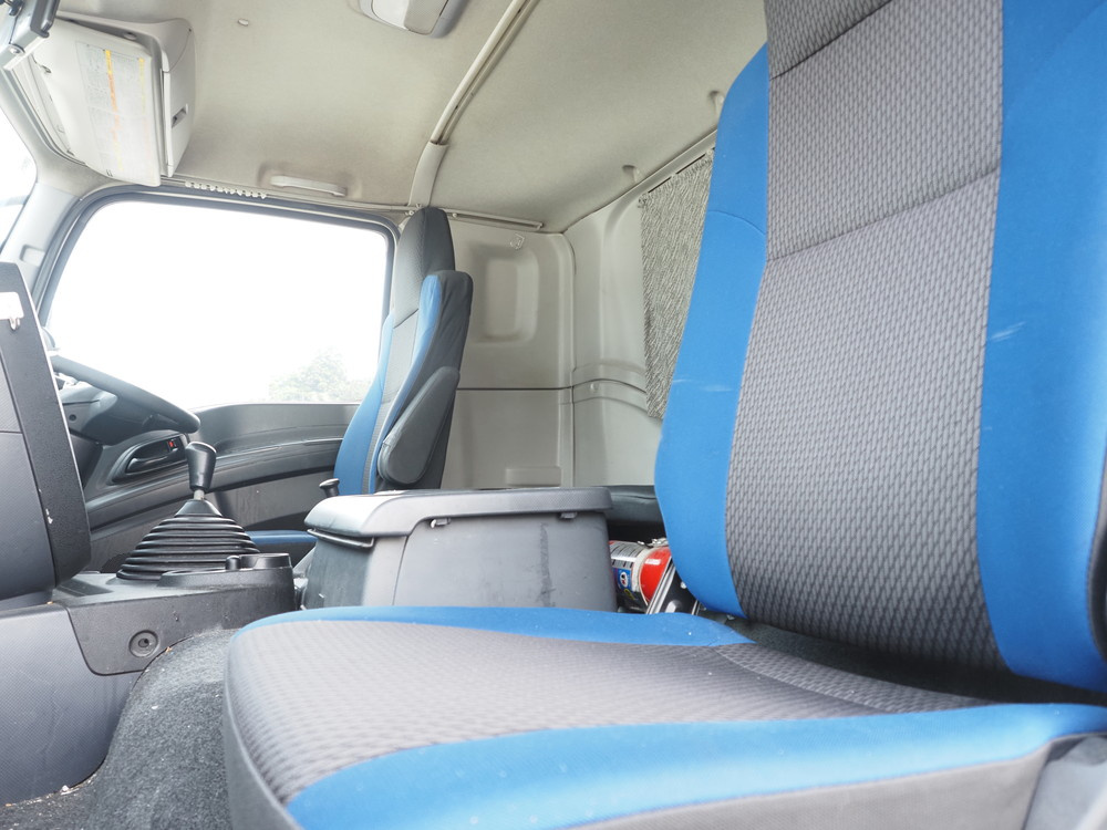 いすゞ ギガ ウイング車 大型 QKG-CYJ77B 年式 H28[写真38]