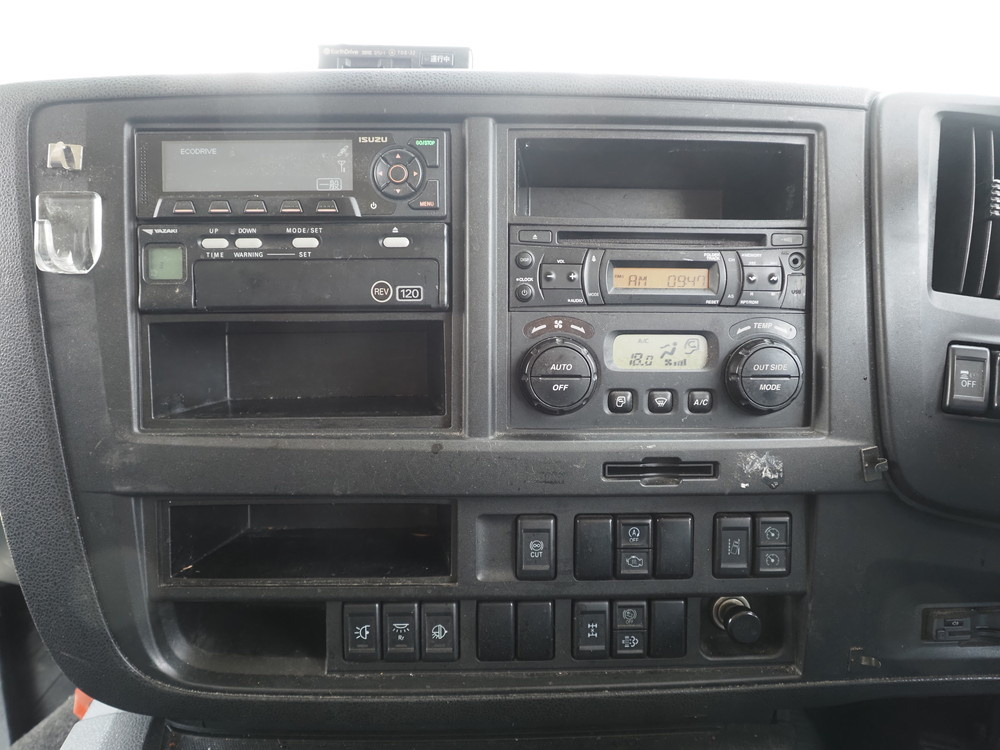 いすゞ ギガ ウイング車 大型 QKG-CYJ77B 年式 H28[写真34]