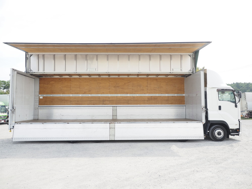 いすゞ ギガ ウイング車 大型 QKG-CYJ77B 年式 H28[写真11]