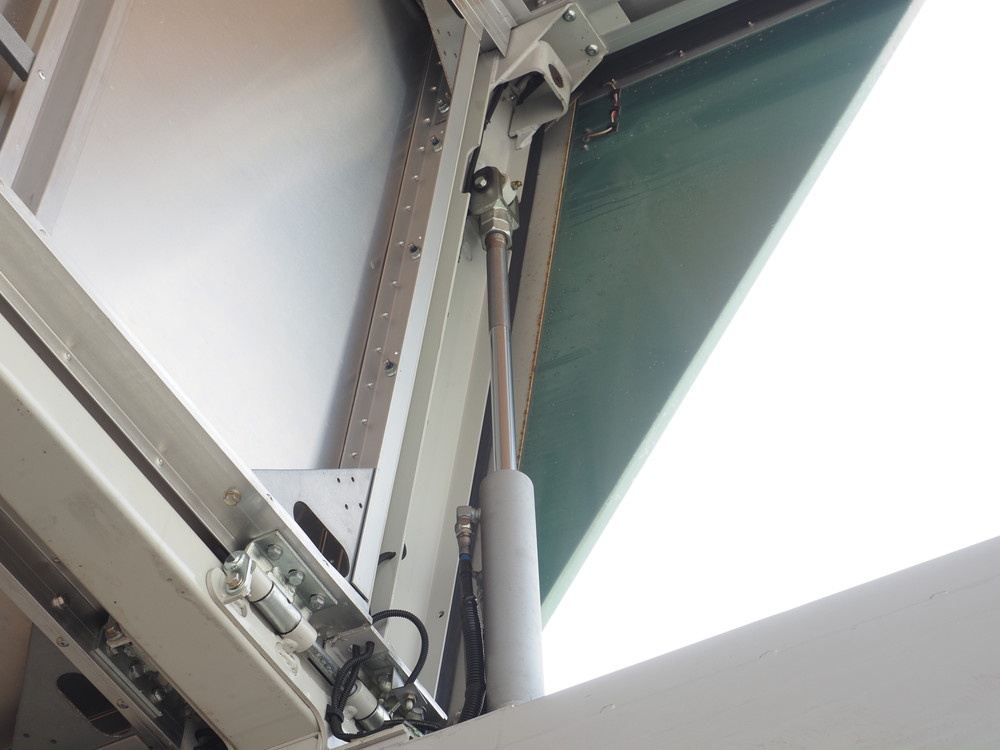 いすゞ ギガ ウイング車 大型 QKG-CYJ77B 年式 H28[写真12]