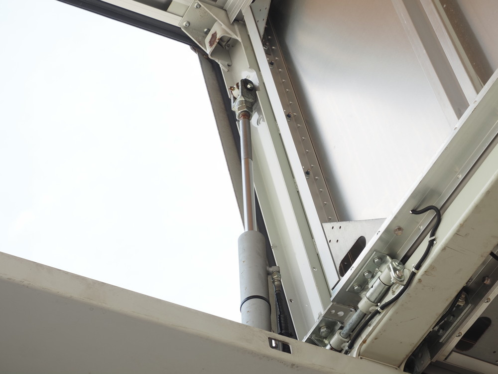 いすゞ ギガ ウイング車 大型 QKG-CYJ77B 年式 H28[写真13]