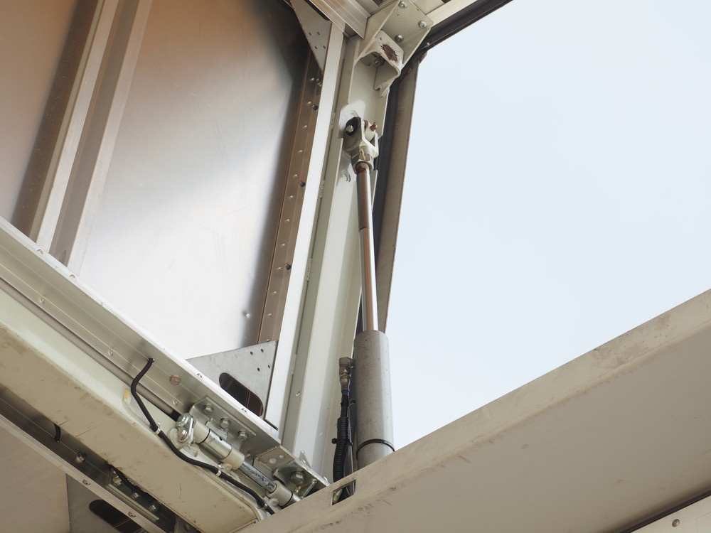 いすゞ ギガ ウイング車 大型 QKG-CYJ77B 年式 H28[写真18]