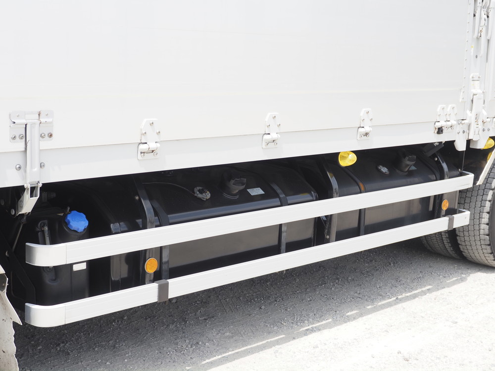 いすゞ ギガ ウイング車 大型 QKG-CYJ77B 年式 H28[写真11]