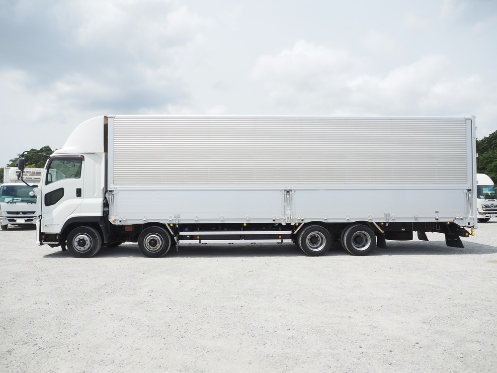 いすゞ ギガ ウイング車 大型 QKG-CYJ77B 年式 H28[写真09]