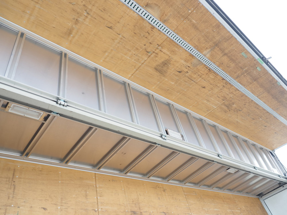 いすゞ ギガ ウイング車 大型 QKG-CYJ77B 年式 H28[写真17]