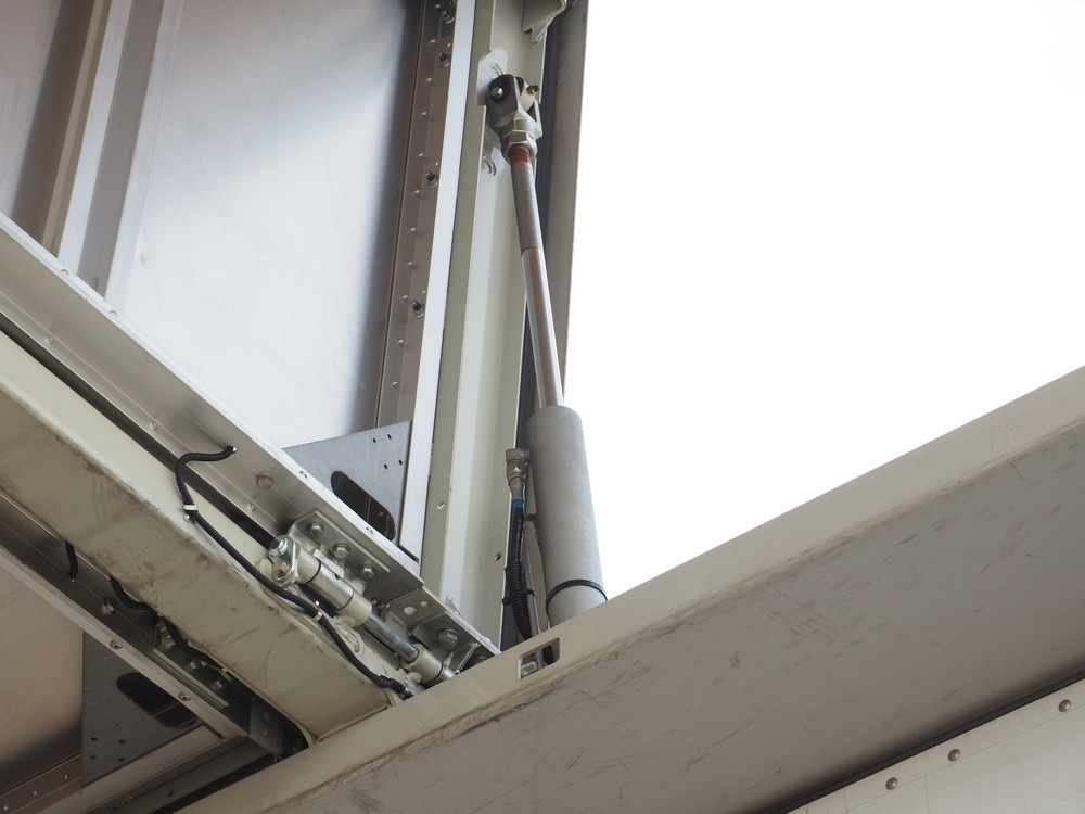 いすゞ ギガ ウイング車 大型 QKG-CYJ77B 年式 H28[写真14]