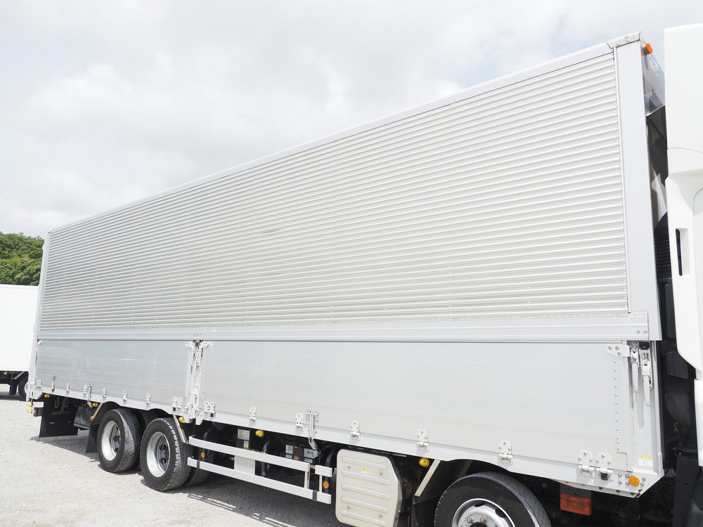 いすゞ ギガ ウイング車 大型 QKG-CYJ77B 年式 H28[写真05]