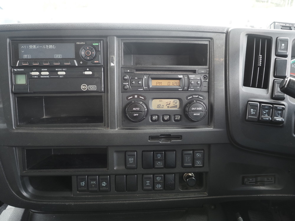 いすゞ ギガ ウイング車 大型 QKG-CYJ77B 年式 H28[写真28]