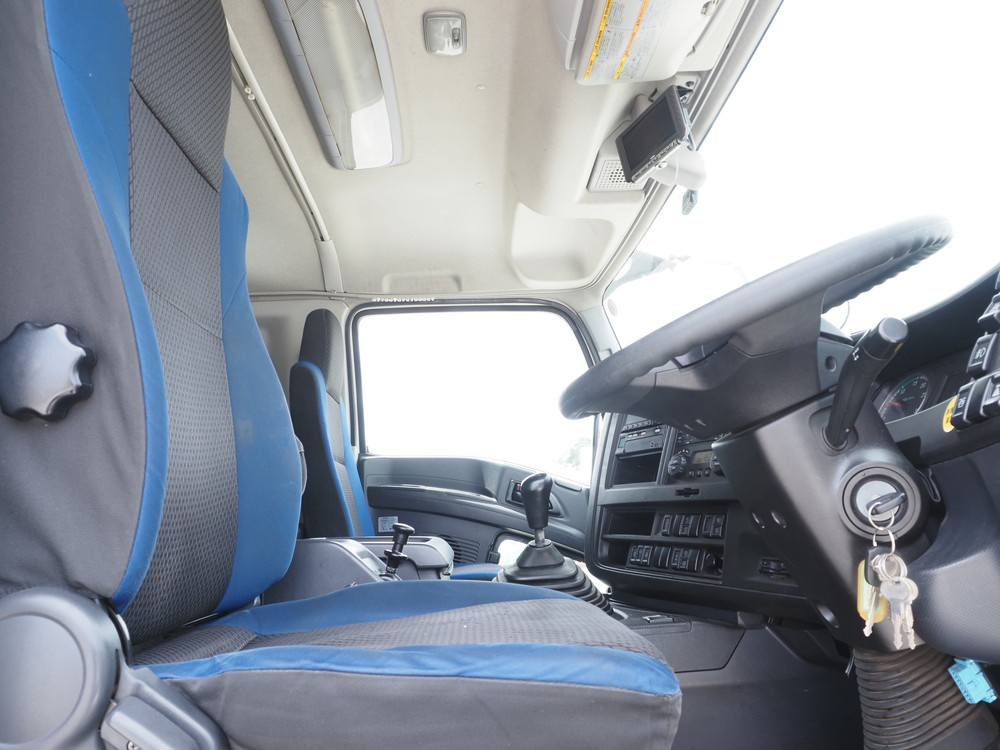 いすゞ ギガ ウイング車 大型 QKG-CYJ77B 年式 H28[写真25]