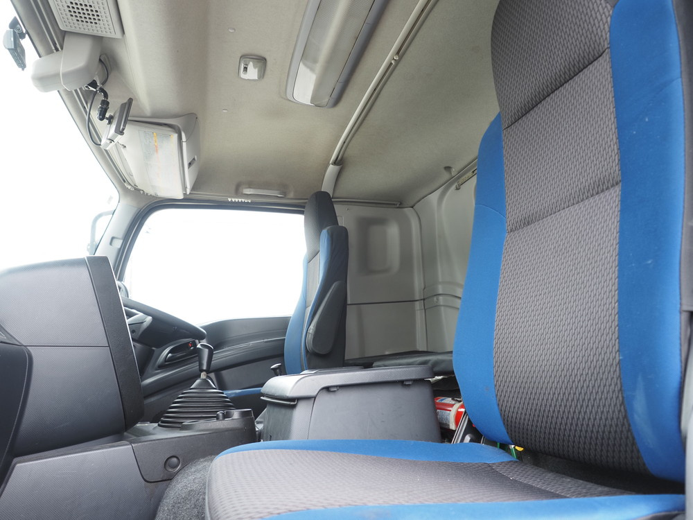 いすゞ ギガ ウイング車 大型 QKG-CYJ77B 年式 H28[写真32]