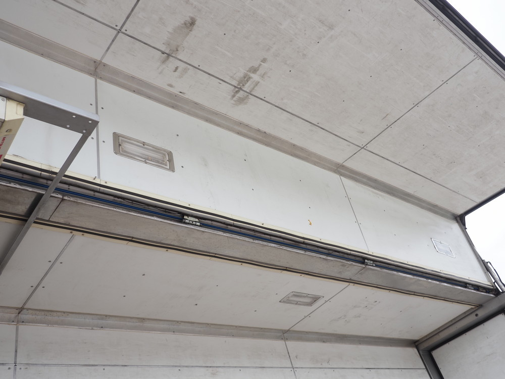 いすゞ フォワード 冷凍ウイング 中型 TKG-FRR90S2 年式 H29[写真15]