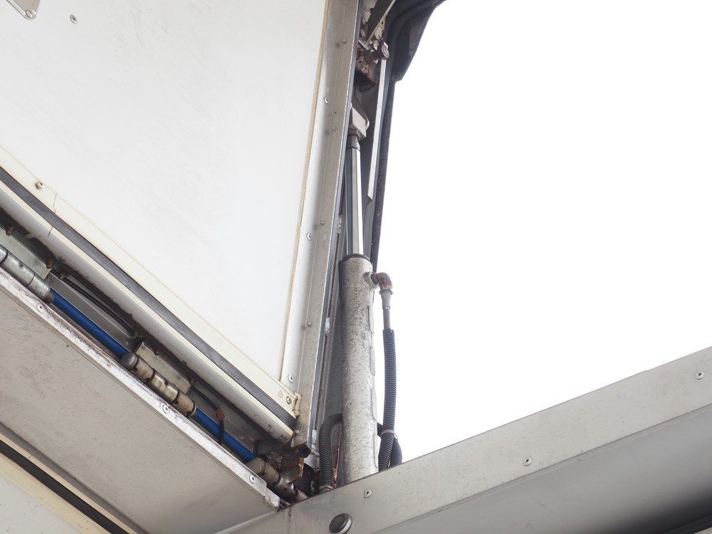 いすゞ フォワード 冷凍ウイング 中型 TKG-FRR90S2 年式 H29[写真12]