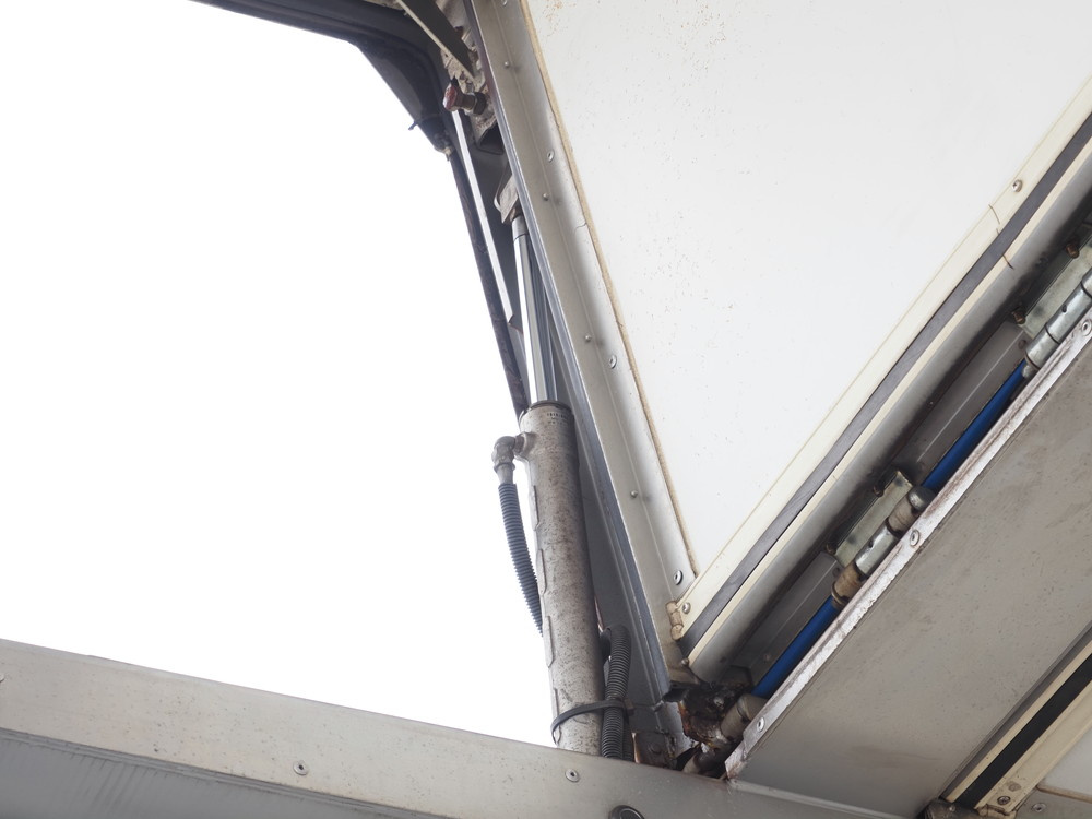 いすゞ フォワード 冷凍ウイング 中型 TKG-FRR90S2 年式 H29[写真09]