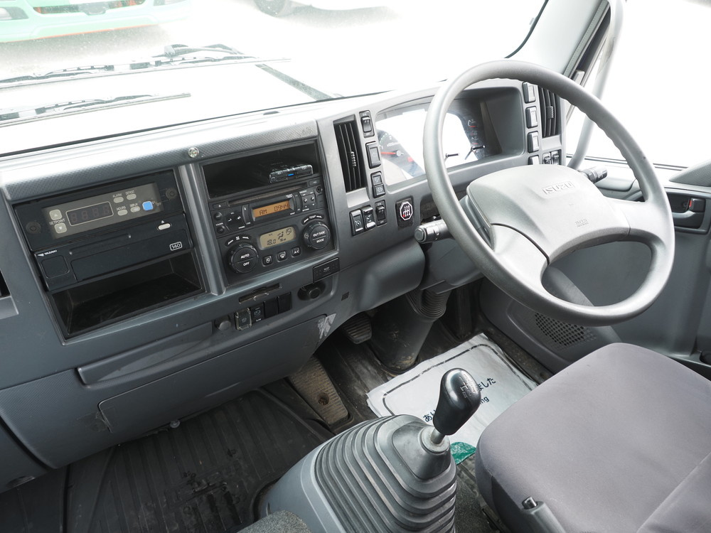 いすゞ フォワード 冷凍ウイング 中型 TKG-FRR90S2 年式 H29[写真25]