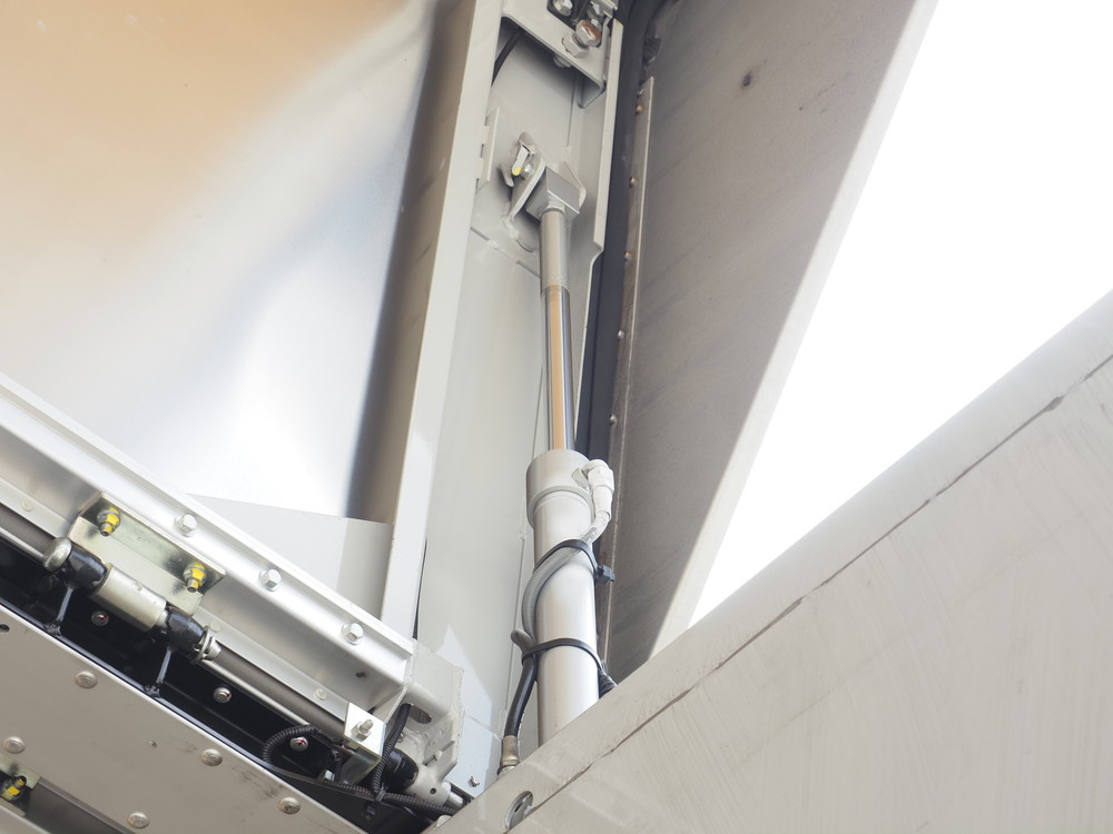 いすゞ フォワード ウイング車 中型 TKG-FRR90T2 年式 H29[写真11]