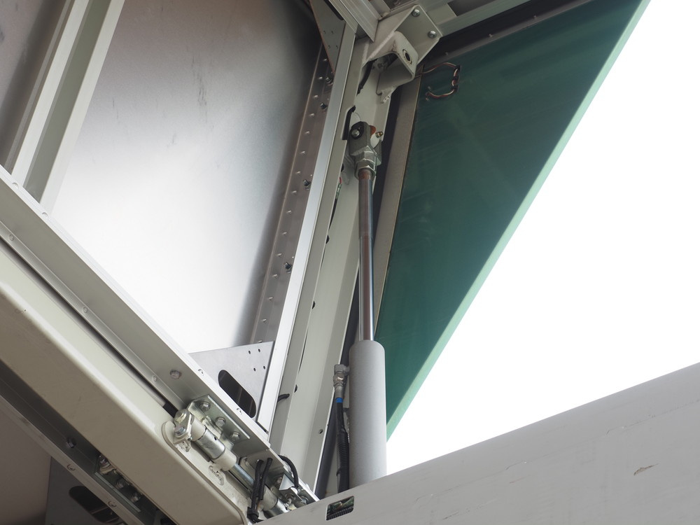 日野 プロフィア ウイング車 大型 2DG-FW1AHG 年式 R2[写真14]