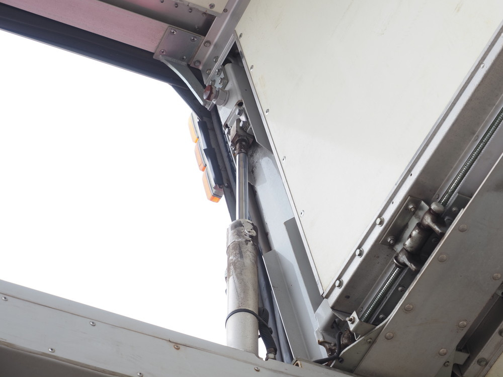 いすゞ ギガ 冷凍ウイング 大型 QKG-CYL77A 年式 H24[写真19]