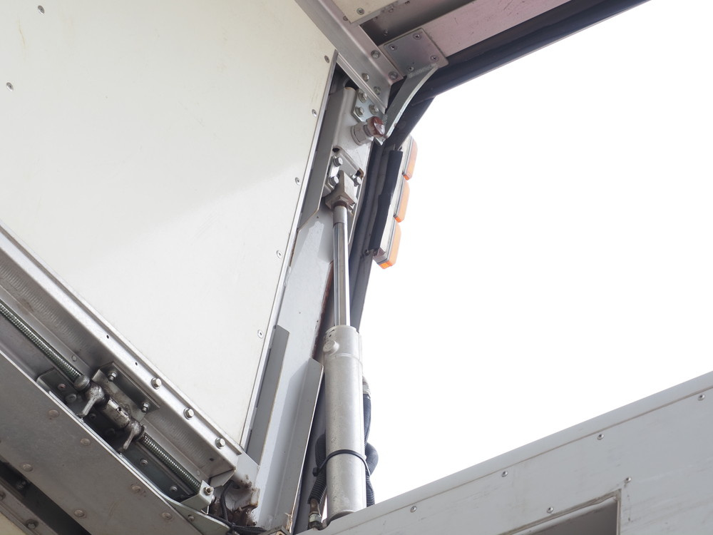 いすゞ ギガ 冷凍ウイング 大型 QKG-CYL77A 年式 H24[写真15]