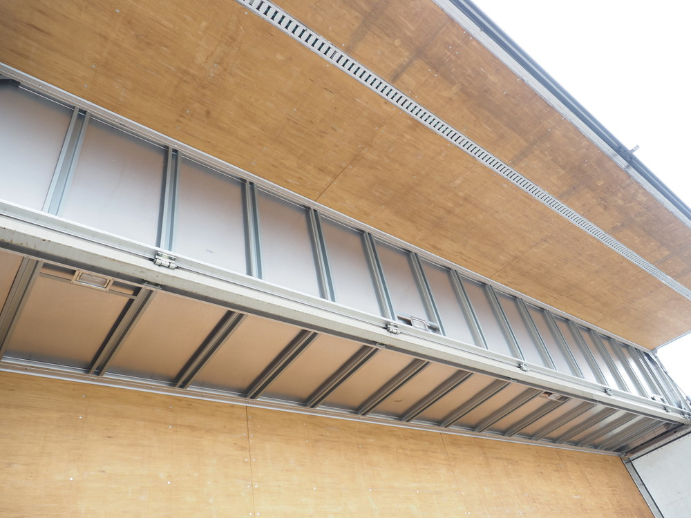 いすゞ ギガ ウイング車 大型 QKG-CYJ77A 年式 H27[写真16]