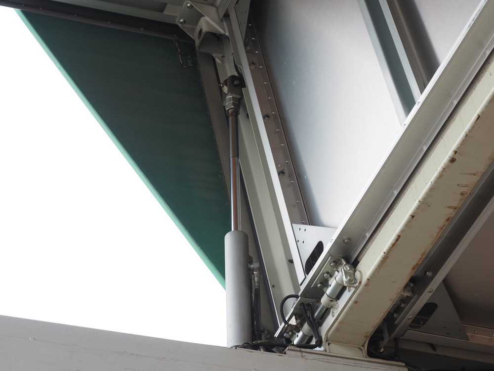 いすゞ ギガ ウイング車 大型 QKG-CYJ77A 年式 H27[写真12]