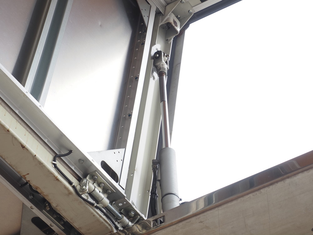 いすゞ ギガ ウイング車 大型 QKG-CYJ77A 年式 H27[写真13]