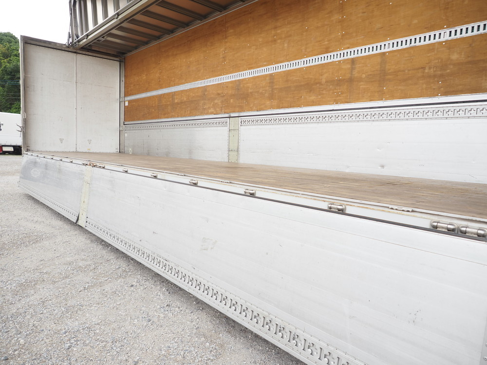 いすゞ ギガ ウイング車 大型 QKG-CYJ77A 年式 H27[写真14]