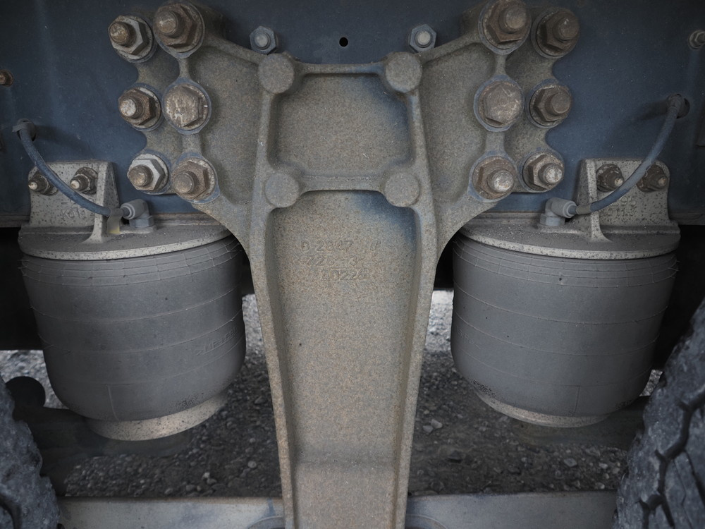 いすゞ ギガ ウイング車 大型 QKG-CYJ77A 年式 H27[写真29]