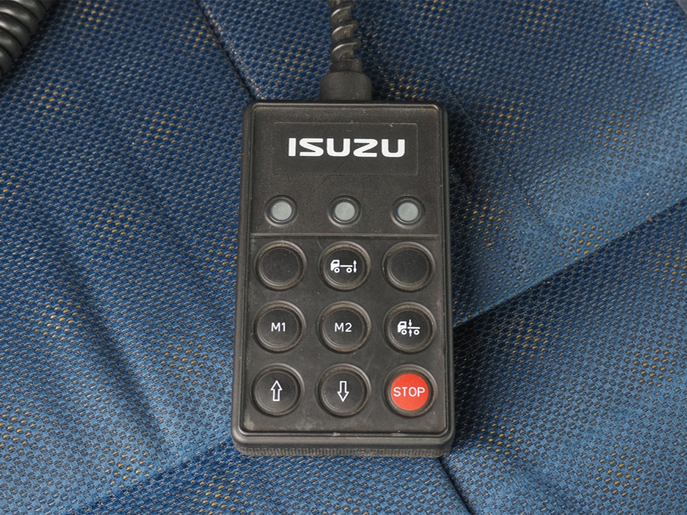 いすゞ ギガ ウイング車 大型 QKG-CYJ77A 年式 H27[写真25]