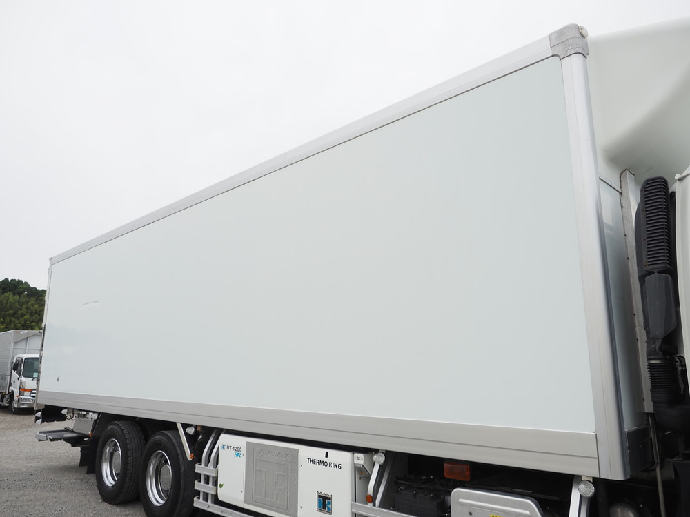 いすゞ ギガ 冷凍バン 大型 QKG-CYL77A 年式 H25[写真07]