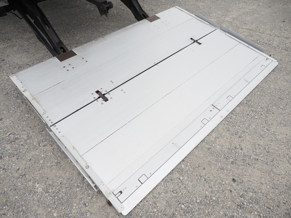 いすゞ ギガ 冷凍バン 大型 QKG-CYL77A 年式 H25[写真22]