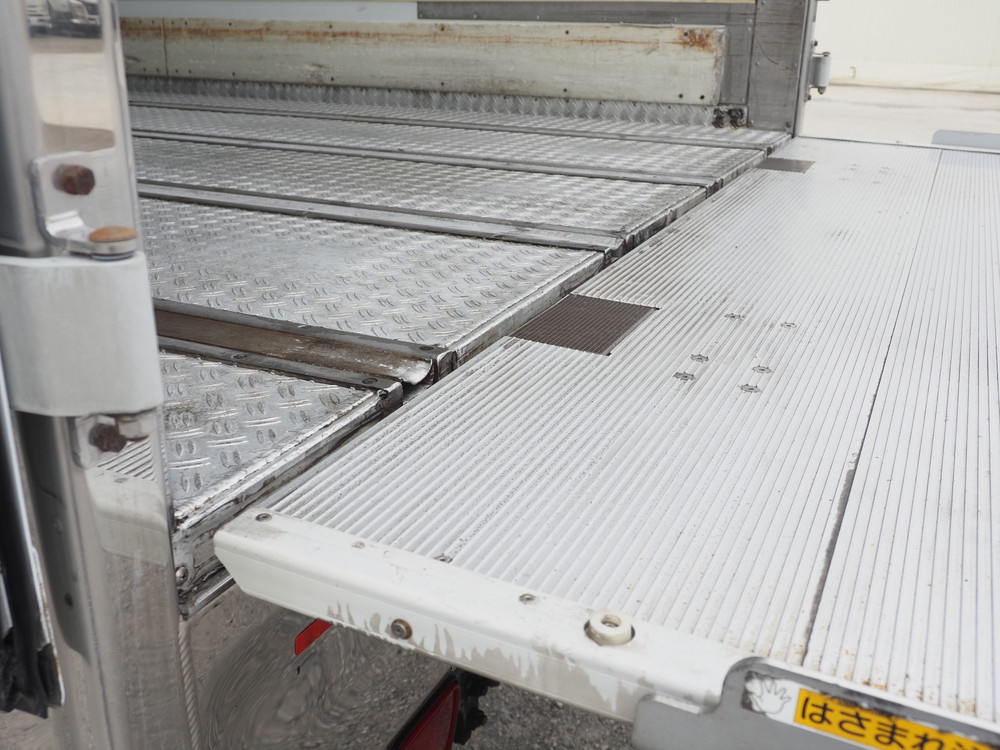 いすゞ ギガ 冷凍バン 大型 QKG-CYL77A 年式 H25[写真24]