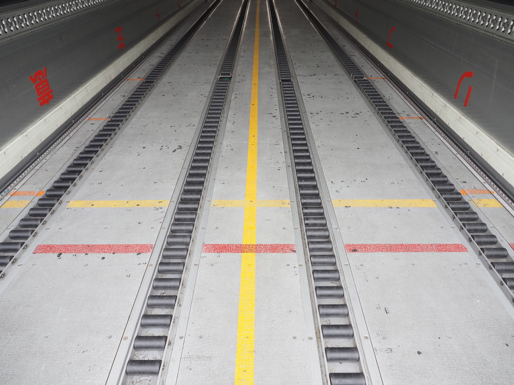 いすゞ ギガ ウイング車 大型 QKG-CYJ77A 年式 H28[写真23]