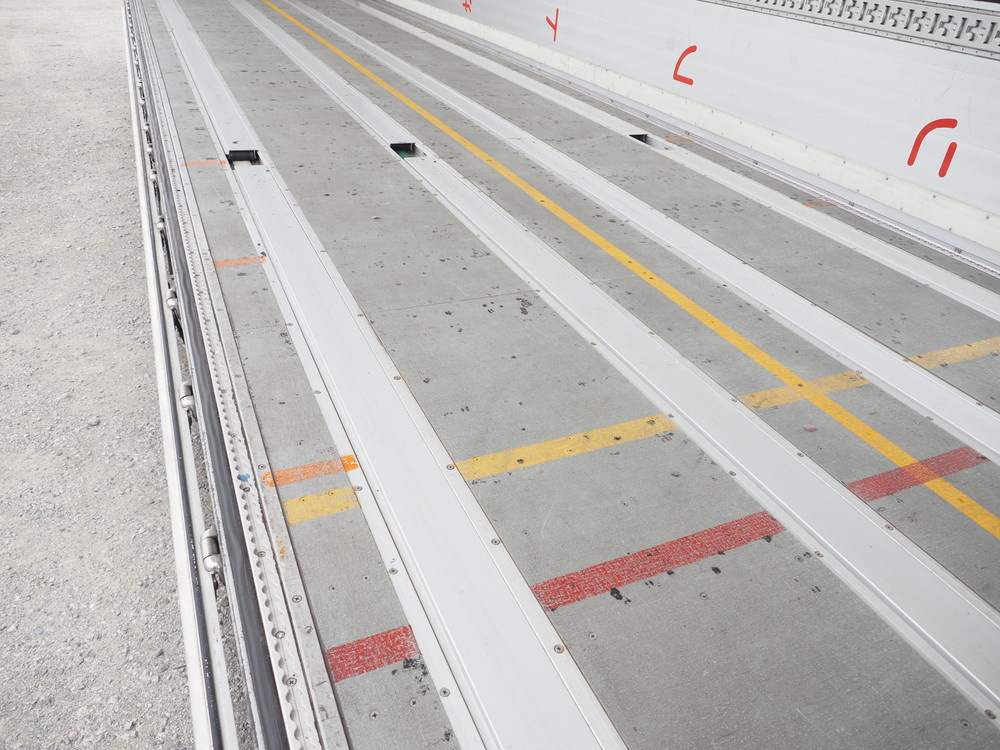 いすゞ ギガ ウイング車 大型 QKG-CYJ77A 年式 H28[写真20]