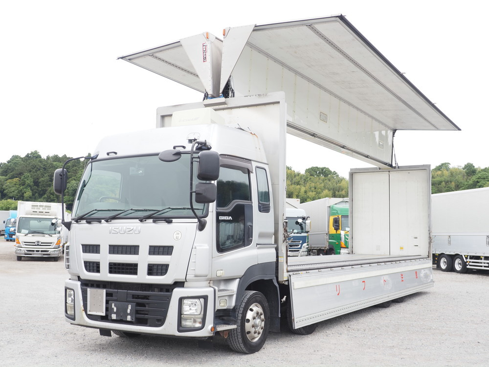 いすゞ ギガ ウイング車 大型 QKG-CYJ77A 年式 H28[写真02]