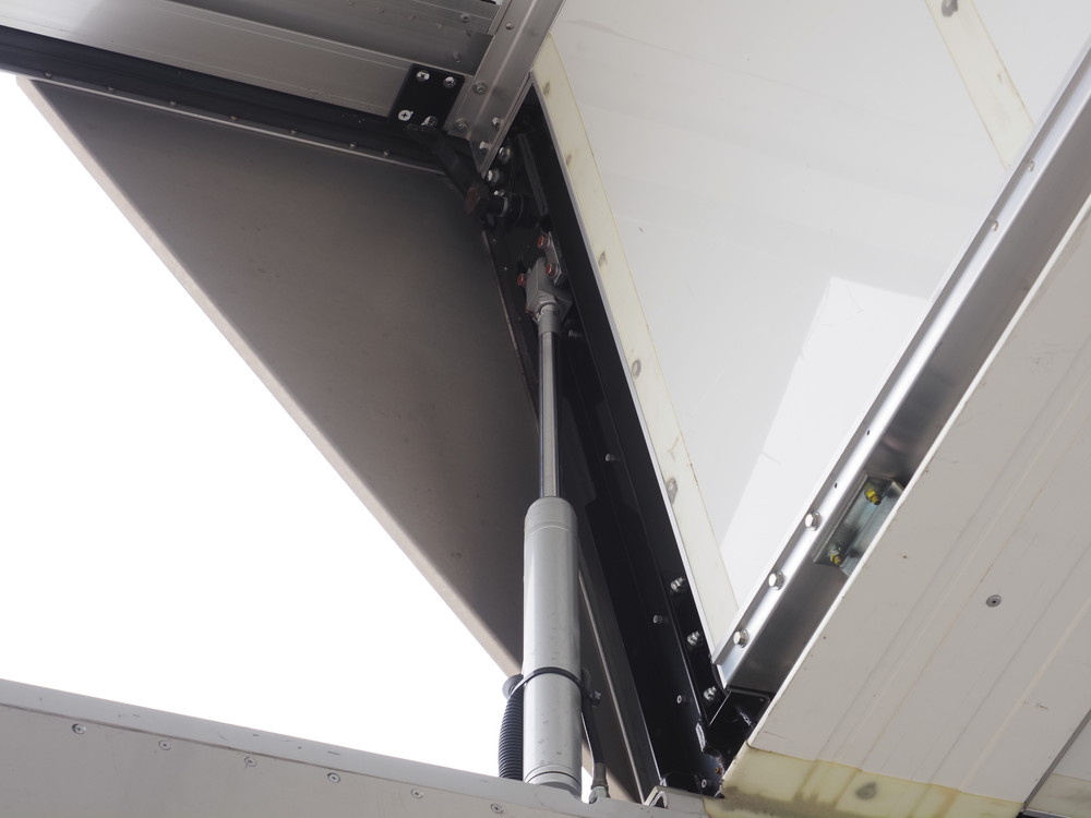 いすゞ ギガ ウイング車 大型 QKG-CYJ77A 年式 H28[写真14]