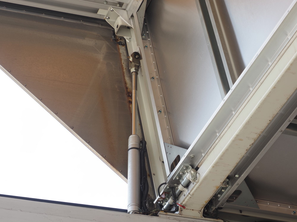 いすゞ ギガ ウイング車 大型 QKG-CYJ77A 年式 H26[写真25]