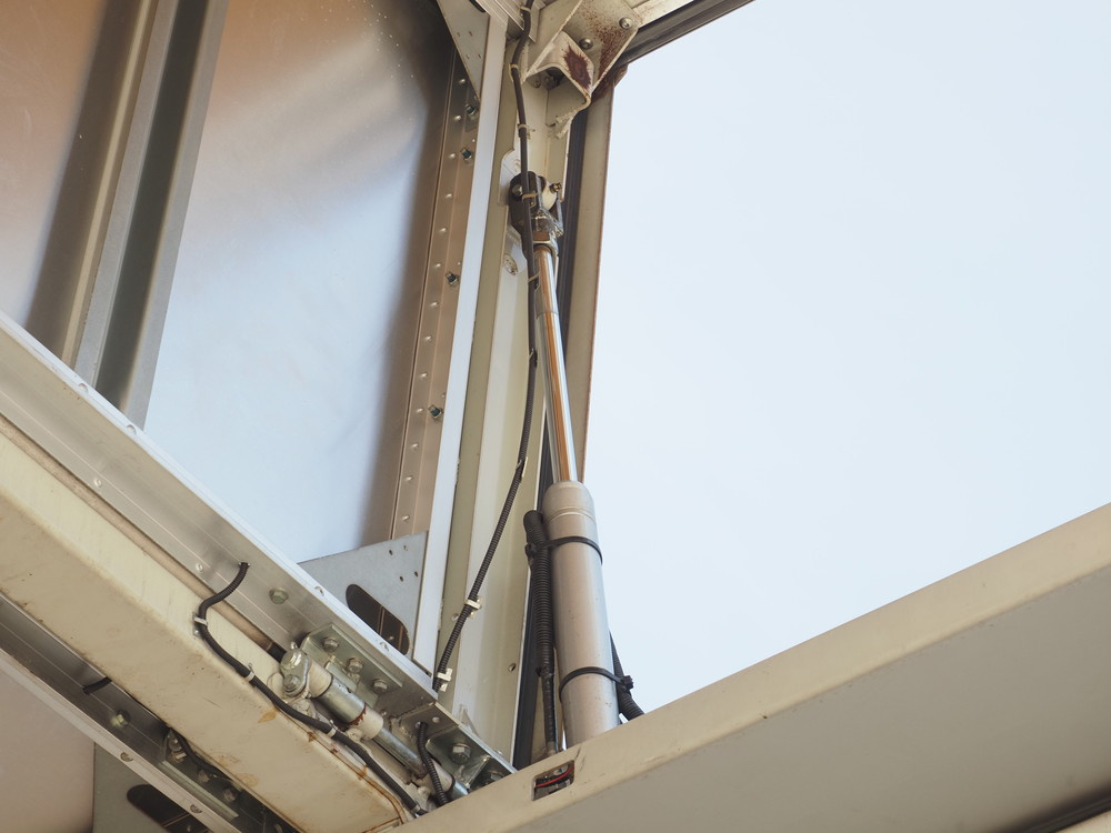 いすゞ ギガ ウイング車 大型 QKG-CYJ77A 年式 H26[写真26]